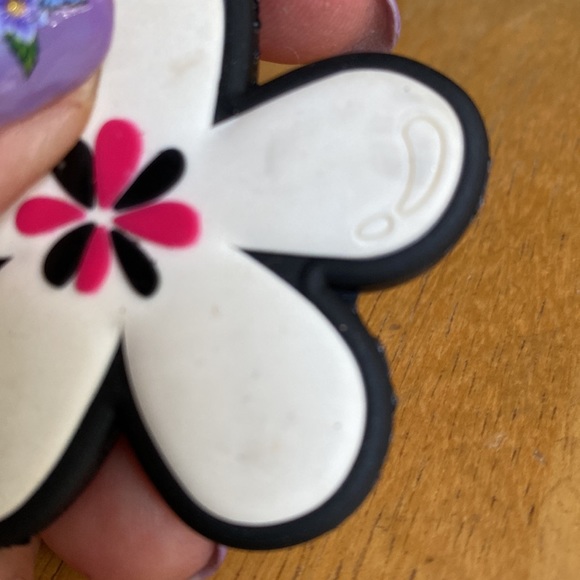 ic Gear with flower Keychain pre-owned condition - Picture 3 of 6